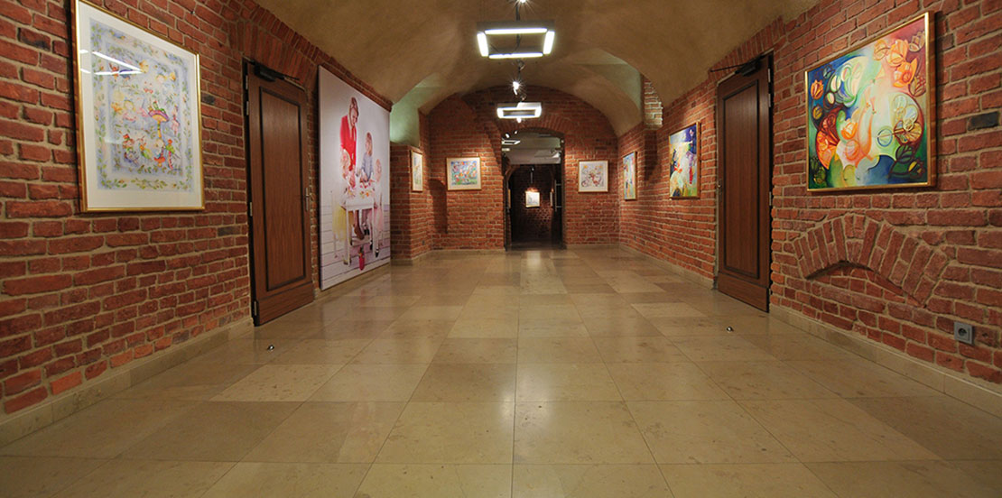 Stołeczne Centrum Edukacji Kulturalnej - okładziny ścian, posadzek i schodów.